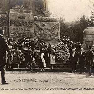 Fete de la Victoire - Paris, France - War Memorial