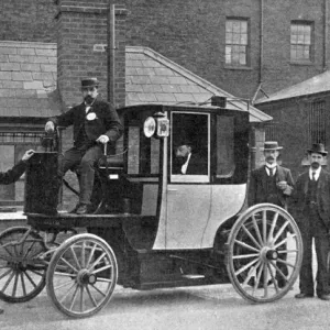 First electric cab licensed in London