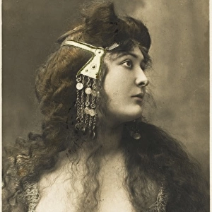 Folies Bergere - dancer portrait