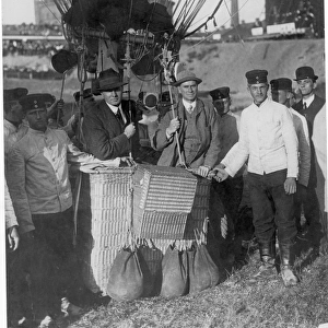 Francis McClean (left in balloon basket) and Griffith Brewer