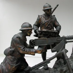 Two French soldiers with Hotchkiss machine gun, WW1