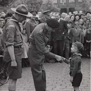 General Montgomery meeting cub scout, Netherlands
