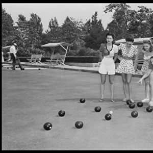 Girls Play Bowls / 1940S