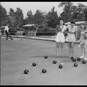 Girls Play Bowls / 1940S