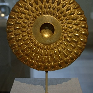Gold phiale. Libation bowl. 4th-3rd century B. C. Metropolita