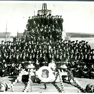 Group photo, HMS Musketeer, Scapa Flow, WW2