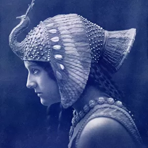 The Head Decorative - A Fashion of Old Egypt