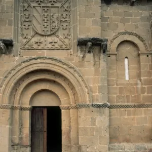 Hermitage of Santa Maria de la Piscina. Detail of the front