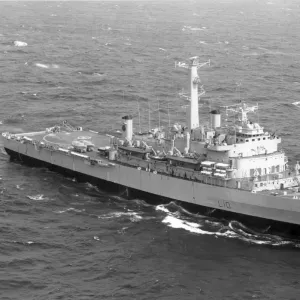 HMS Fearless (L10)