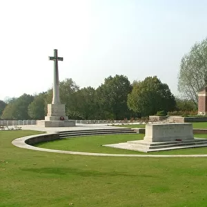 Hooge Crater CWGC Cemetery showing symbolic crater