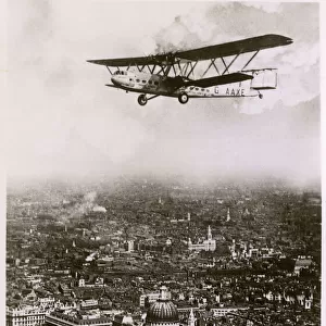 Imperial Airlines Handley Page over London, Englad