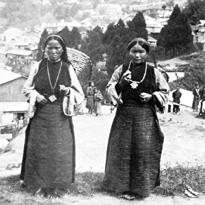 India - Darjeeling - Nepalese porters early 1900s