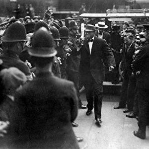 Jack Johnson, boxer, going to court, London