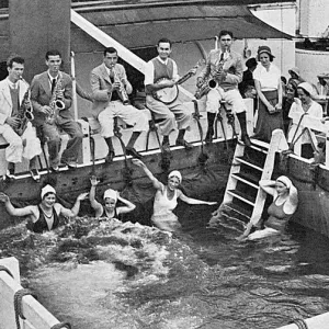 Jazz orchestra by the pool on board the Mauretania