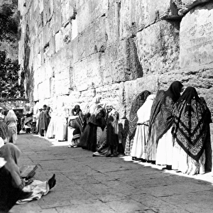 Jewish women at Wailing Wall, Jerusalem