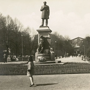 Johan Ludwig Runeberg Statue and Esplanade, Helsinki