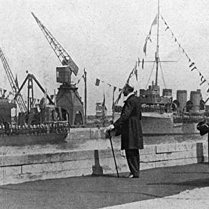 King George V opens Hull dock