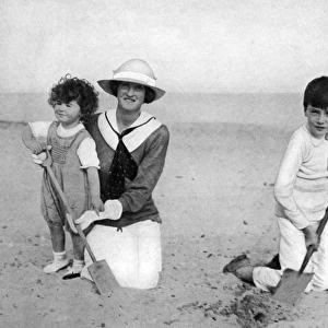 Lady Evelyn Guinness with her children on the beach, WW1