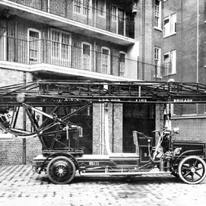 LCC-LFB Morris-Magirus solid tyre turntable ladder LCC-LFB Morris-Magirus solid tyre turntable ladder