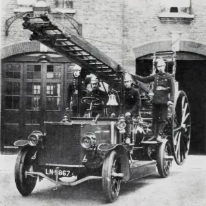 LCC-LFB motorised pump-escape at Greenwich LCC-LFB motorised pump-escape at Greenwich