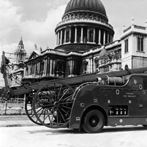 LFB dual purpose fire engine, St Pauls Cathedral, London