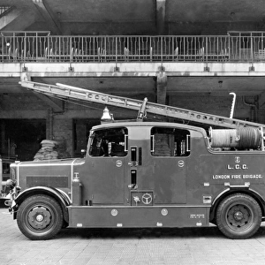 LFB enclosed Leyland pump, Brigade HQ, WW2