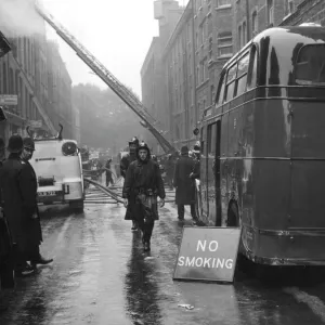 LFB major control unit in operation at a fire