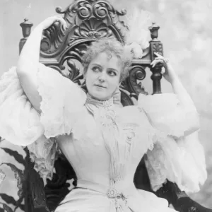 Lillian Russell, three-quarter length portrait, seated, with