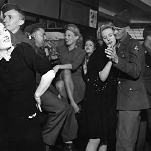 London girls dancing with American GIs c. 1945