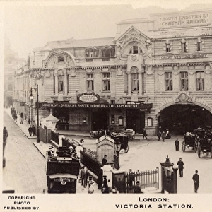 London - Victoria Railway Station