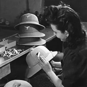 Making pith helmets for the German Afrika Korps - WWII