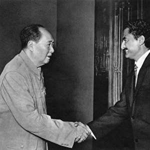 Mao Zedong greeting South Yemen leader