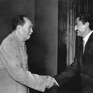 Mao Zedong greeting South Yemen leader