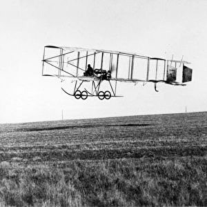 Maurice Tetard flying a Bristol Boxkite at Larkhill 1911