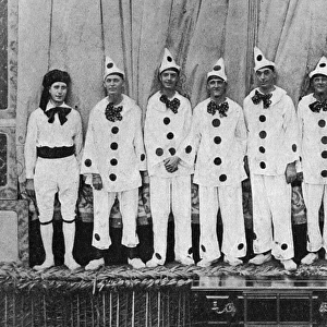 The Merry Mummers, World War One entertainment troupe