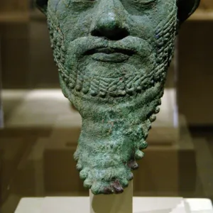 Mesopotamian art. Bust of a ruler, dated between 2300 and 20