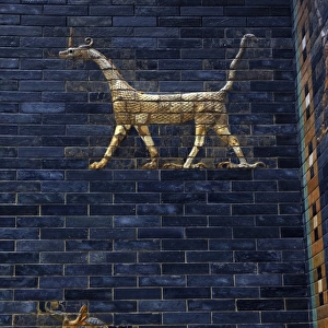 Mesopotamian art. Neo-Babylonian. Ishtar Gate. Dragon and au