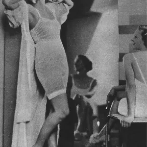 Models wearing fine knitted underear for evening wear Date: 1935 Models wearing fine knitted underear for evening wear Date: 1935