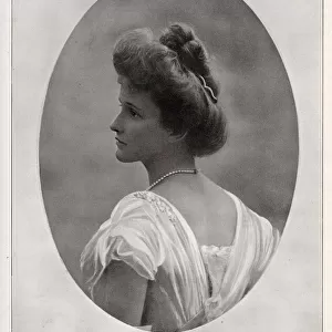 Nannie Langhorne Shaw pictured in The Sketch at the time of her engagement to Waldorf