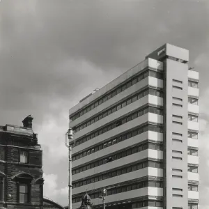 The then new Manchester Piccadilly Railway Station, showing the taxi rank. The station was renovated again in 2002. Date: 1960s