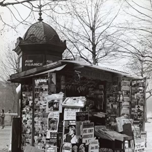 Newsagents kiosk in Paris, France