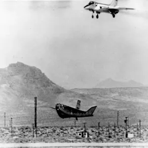 Northrop HL-10 wingless lifting body glides in to land Northrop HL-10 wingless lifting body glides in to land