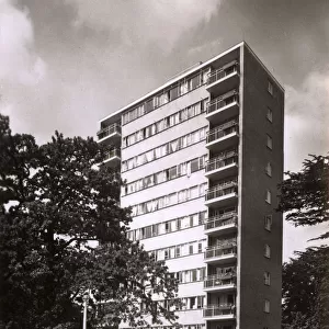 Oatlands Court, Putney Heath - LCC 11-storey block of flats