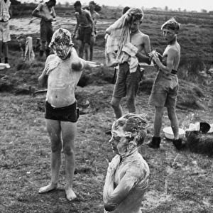 Outdoor washing, Boys Club 1936