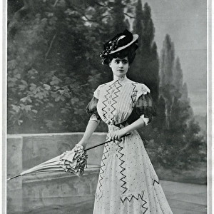 Parisian woman wearing picture hat 1907