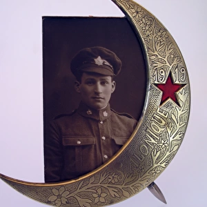 Photo frame in the shape of a Turkish crescent