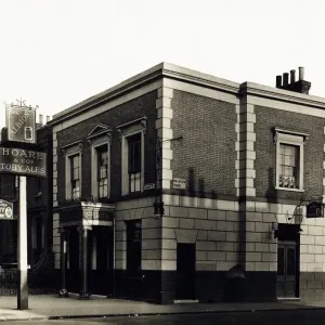 Photograph of Albion PH, Dalston, London Photograph of Albion PH, Dalston, London