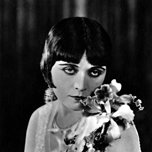Pola Negri / Flowers