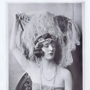 Portrait of the American dancer Nina Payne in Paris, 1922