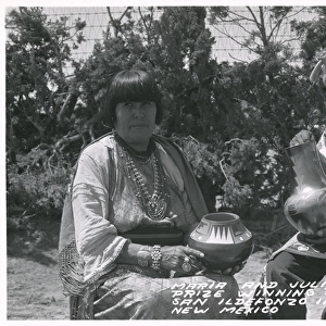 Pueblo Indians with pottery, New Mexico, USA